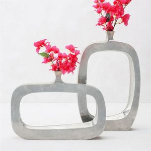 Jarrón de Metal en Espiral de Estilo Nórdico, Jarrón Decorativo Plateado Texturizado Hecho a Mano, Jarrón de Aluminio Decorativo Industrial Minimalista - Product Image 5