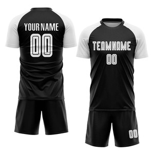 Ensemble d'uniformes de football imprimés à prix compétitif, personnalisable avec le nom de l'équipe, manches courtes, tissu léger, respirant et anti-humidité - Product Image 1