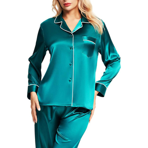 Conjunto de Pijama de Satén Verde Esmeralda para Mujer, Manga Larga, Cierre de Botones, Elegante Ropa de Dormir 100% Seda, Cuello Camisero - Product Image 1