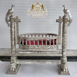 Columpio de madera estilo maharajá vintage, cuna clásica de bronce para bebé con diseño ornamentado para ceremonia de bautismo. Compre columpio con acabado dorado. - Product Image 6
