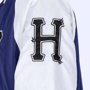 Chaqueta de Béisbol Satinada con Logotipo Personalizado, Chaqueta Bomber Varsity Premium con Cuello de Punto Acanalado para Uniformes de Equipo y Eventos - Product Image 3
