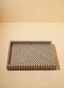 Bandeja Decorativa Cuadrada de Resina, Diseño Geométrico en Blanco y Negro, Borde con Estampado Animal, Bandeja de Servicio Personalizada para Encimera de Baño, Nueva - Product Image 3