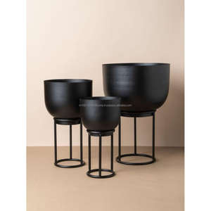 Macetas de vivero de Madre de Calidad exclusiva Familia Pequeña Mediana grande Tres tamaños clásicos Macetas de interior más de tendencia en venta - Product Image 6