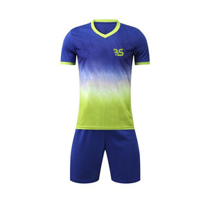 Ensemble d'uniformes de football pour hommes, maillot et short à séchage rapide, conçus pour l'entraînement quotidien, les matchs amicaux et le jeu d'équipe - Product Image 1
