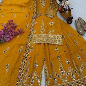 Traje Sharara de Seda Chinon Premium con Bordado de Lentejuelas y Dupatta para la Colección de Bodas a Precio de Mayoreo - Product Image 6
