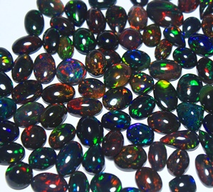 Opale noire naturelle éthiopienne, cabochon multi-feu, formes variées, qualité supérieure pour la fabrication de bijoux - Product Image 3
