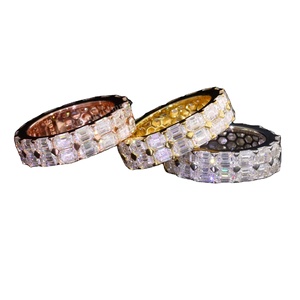 Emerald Cut VVS1 Moissanite Hip Hop 925 Sterling Silver Chapado en oro Iced Wedding Band Ring para hombres y mujeres - Product Image 1