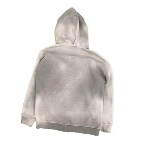 Sudadera con capucha personalizada para hombre, de alto gramaje, con cremallera completa, estilo streetwear, con efecto desgastado, lavado ácido, con parches y bordados, y hombros caídos. - Product Image 2