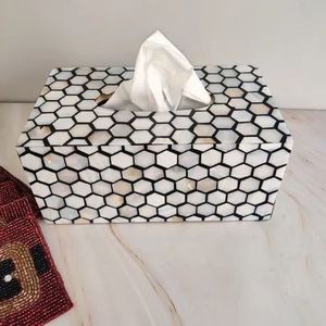 Porta pañuelos de hueso hecho a mano - Product Image 1