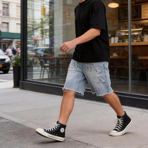 Shorts Bermuda en jean pour homme, motif lettres brodées, taille mi-haute, fermeture élastique, tenue décontractée d'été - Product Image 1