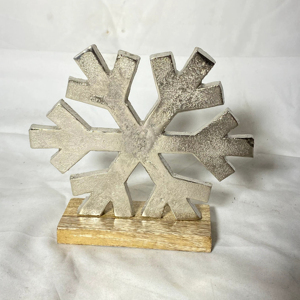 Adorno de Copo de Nieve Elegante y Duradero, Adorno Navideño de Metal Star Forge, Escultura Decorativa para las Fiestas - Product Image 1