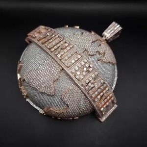 Pendentif personnalisé « The World is Mine » en moissanite et diamants, style hip-hop, en argent 925, bicolore, avec lettre personnalisée - Product Image 6
