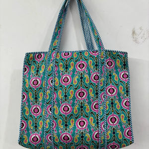 Sacs à bandoulière en gros au meilleur prix, sacs fourre-tout portables réutilisables et lavables en toile de coton matelassée pour femmes avec votre propre logo - Product Image 1