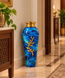 Vase décoratif en aluminium et fer forgé fait main avec finition marbre turquoise bleu et motif de branche en feuille d'or - Product Image 5
