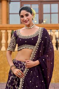 Conjunto Lehenga Choli de Jacquard Reversible Bordado en Morado de NiMa Creations, de Secado Rápido, con Dupatta Floral, Ropa India para Mujer - Product Image 4