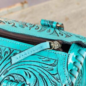 Bolso de Mano de Cuero de Lujo con Diseño Floral en Relieve, Color Turquesa, Motivo de Cereza y Tarjeta - Product Image 5