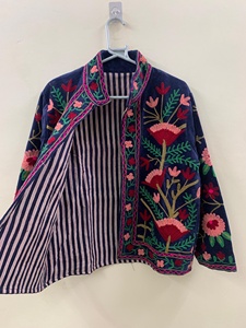 Veste en velours bohème Suzani, manteau brodé à la main, veste Suzani ouzbèque, vente en gros de vestes au meilleur prix - Product Image 2