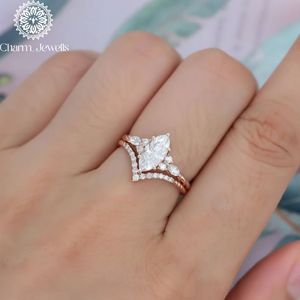 Anillo de Compromiso Clásico con Moissanita Corte Cojín de Charm Jewells, Certificado IGI, Engaste de Oro Rosa, Anillo de Boda Romántico para Mujer - Product Image 5