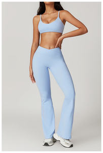 Ensemble de yoga pour femme : Crop top côtelé violet à col en V et dos nageur, leggings taille haute, manches longues, couleur unie, respirant, séchage rapide, devant - Product Image 3