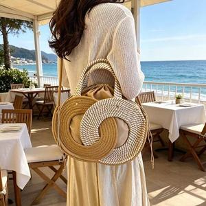 Bolso de Hombro Circular de Paja Estilo Bohemio con Diseño Calado, Bolso de Mano para Mujer Estilo Playa de Verano - Product Image 1