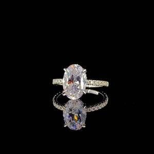 แหวนเพชรเงินแท้คุณภาพพรีเมียม ประดับเพชรแบบไมโครเพฟ เหมาะสำหรับสวมใส่ในชีวิตประจำวัน งานอีเว้นท์ และเป็นของขวัญ มีจำหน่ายแล้ว - Product Image 1