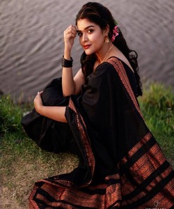 Sari de Seda Negra con Borde Rojo, Traje Tradicional Indio para Bodas, para Mujer, Largo hasta el Suelo, Corte Regular, para Todas las Temporadas - Product Image 6