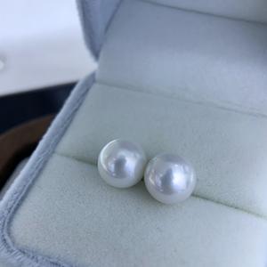 Pendientes de Perlas Edison de Agua Dulce de 9-10 mm, Color Blanco Frío, Sai Ao, Ligeramente Imperfectos, Modernos y Elegantes - Product Image 4