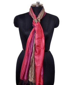 Proveedor indio de chales de la mejor calidad, bufanda de lujo más vendida disponible a un precio razonable, bufandas largas de jacquard tejidas en color liso. - Product Image 5