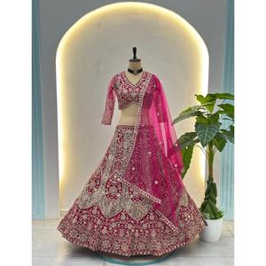 Ensemble élégant de lehenga, blouse et dupatta avec broderie de sequins et de cordon pour mariages, fêtes et occasions festives indiennes - Product Image 5