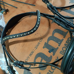 แถบคาดคิ้วหนังม้าทนทานพิเศษจากผู้ผลิตผู้ผลิตแผ่นรองจมูกสีเงิน - Product Image 4