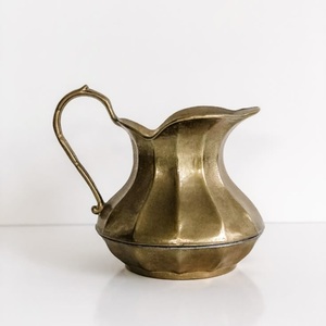 เหยือกน้ำโลหะหรูหราทันสมัยสำหรับใช้ในครัวเรือนและรับประทานอาหาร - Product Image 1