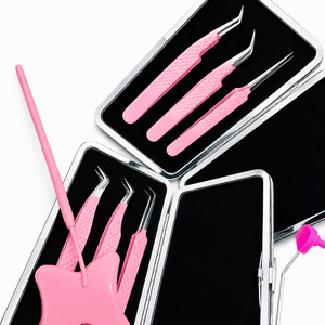 Ensemble de pinces à cils roses avec embouts de précision, étui de rangement et support pour outils à cils pour artistes professionnels - Product Image 3