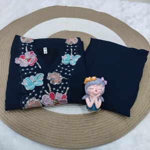 La temporada festiva requiere atuendos que brillen con la misma luminosidad que las celebraciones. Con este conjunto festivo de georgette puro, ¡estás listo para la fiesta! - Product Image 5