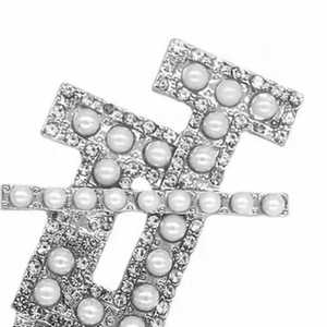 Pin con Logotipo de Jack and Jill, Broche de Perlas y Diamantes de Imitación, Pin de Solapa con Letras Brillantes, Accesorio de Moda - Product Image 3