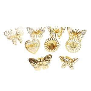 De magnifiques anneaux de serviette en métal en forme de cœur offrent une élégance discrète qui ne s'entremêle jamais à la présentation des aliments. - Product Image 6