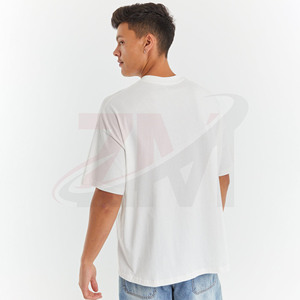 เสื้อยืดคอกลมแขนสั้นสีขาวทรงโอเวอร์ไซส์สำหรับผู้ชาย ผ้าฝ้าย 100% ทรงปกติ สีพื้น ดีไซน์เรียบง่าย - Product Image 3