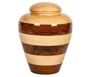 Urne funéraire artisanale en bois massif avec finition polie et design commémoratif classique pour une mémoire durable - Product Image 5