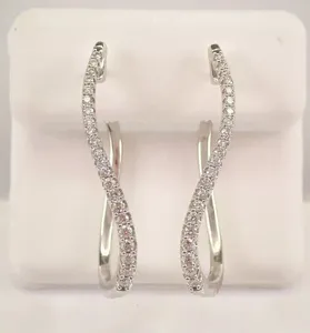 Boucles d'oreilles créoles en moissanite blanche taille ronde 26-1 ct, plaquées or blanc 14 carats - Product Image 1