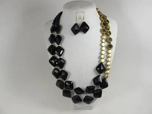 Conjunto de Joyería de Resina Vintage: Collar y Pendientes con Cuentas Grandes y Exageradas de Múltiples Capas para Regalo de Boda o Fiesta - Product Image 2