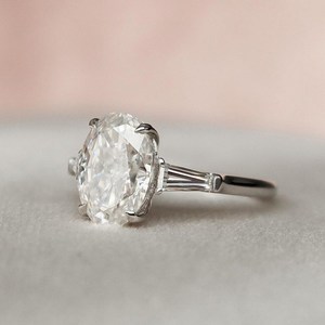Bague de fiançailles en diamant ovale cultivé en laboratoire, trois pierres, pour femme, en argent 925, cadeau de promesse pour anniversaire, fête ou occasion spéciale - Product Image 1