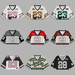 เสื้อยืดครอปสตรีทแวร์ Y2k สำหรับผู้หญิง แบบสั่งทำขายส่ง FQ เสื้อครอปคอวี พิมพ์ลายตัวเลขและตัวอักษร ลายกราฟิกอเมริกันฟุตบอล - Product Image 1