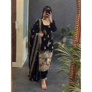 TENDANCE VELOURS BRODERIE SÉQUENCE CODAGE TRAVAIL HAUT BAS AVEC DUPATTA NOIR - Product Image 1