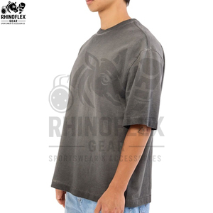 T-shirt streetwear pour homme en coton peigné, coupe boxy à épaules tombantes, avec logo personnalisé - Product Image 3