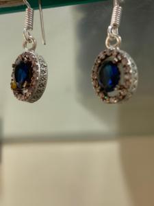Boucles d'oreilles pendantes en perles et zircon bleu avec forme ovale et pendentif rond pour femme, bijoux de qualité supérieure, vente en gros - Product Image 3