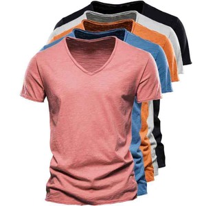เสื้อยืดคอกวีทรงเข้ารูปแขนสั้นผู้ชาย ผ้าฝ้าย 100% สีพื้น ผ้าเจอร์ซีย์ถักแบบลำลอง สีขาว ดีไซน์เรียบ - Product Image 1
