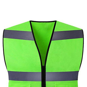Gilet de sécurité réfléchissant haute visibilité vert avec plusieurs poches et sangles réglables pour le travail et la construction routière - Product Image 4