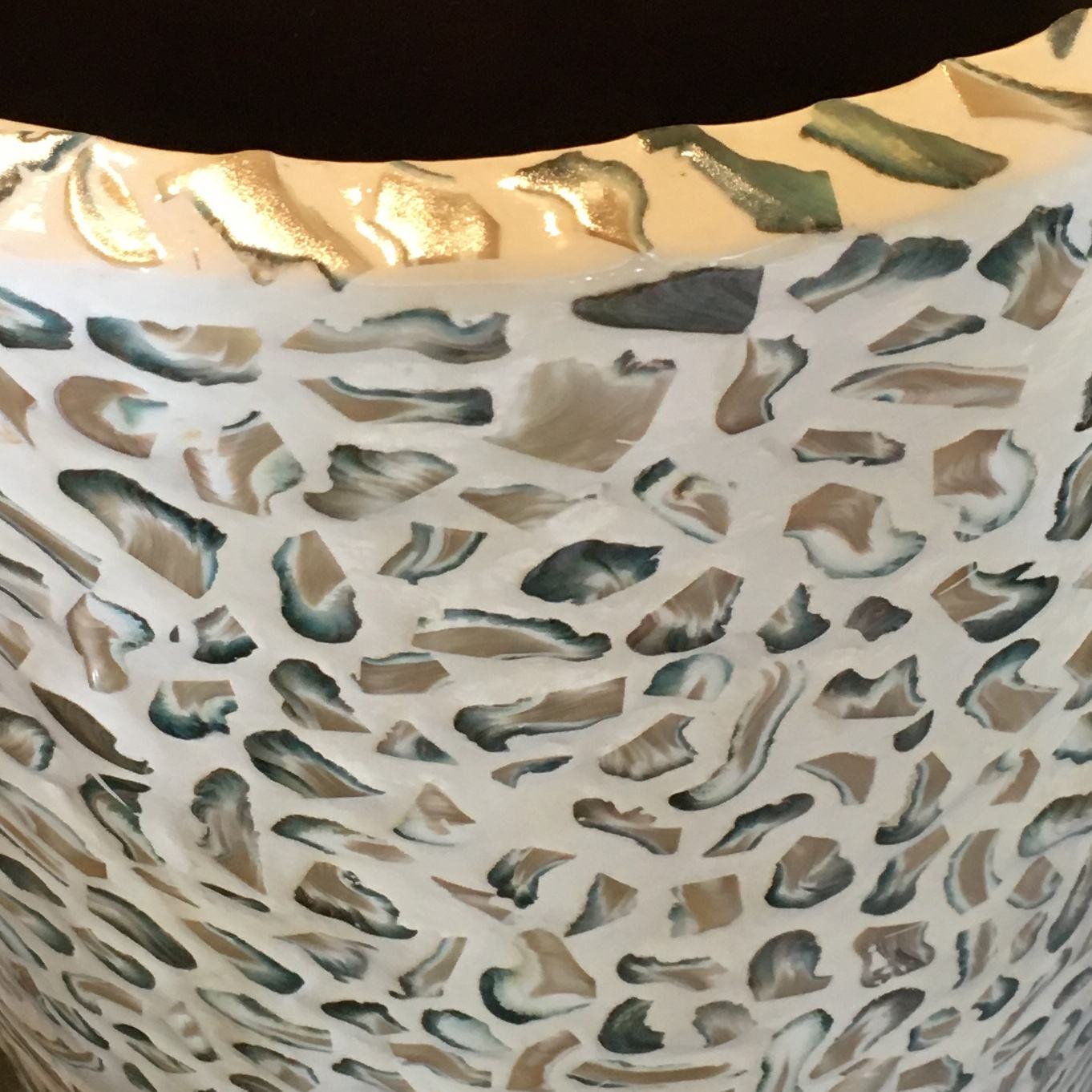 เปลือกหอยธรรมชาติสีเขียวสีน้ำตาล