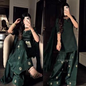 Lancement de nouveaux salwar kameez de créateur modernes et festifs avec dupatta en tissu crêpe de soie naturel lourd - Product Image 2