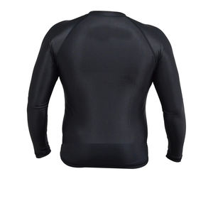Camiseta negra lisa tipo rash guard, diseño personalizado de rash guard, crea tu propio equipo para academia y gimnasio, precio mayorista para exteriores - Product Image 3