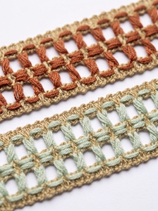 Dentelle ajourée en coton écologique et colorée avec bordure métallique pour la décoration intérieure et les sacs - Product Image 1